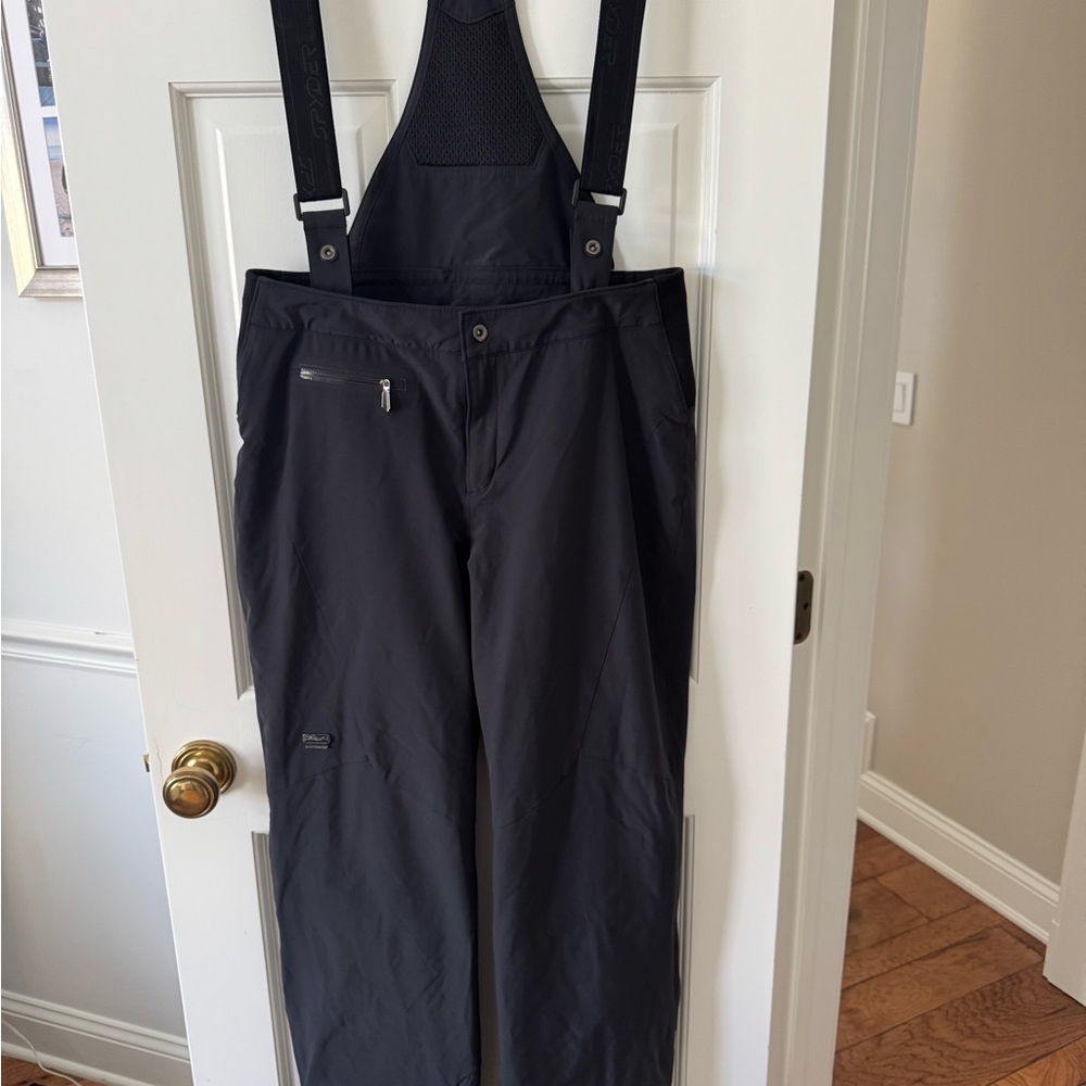Ski pants Spyder bib style the color is black. Woman size 12